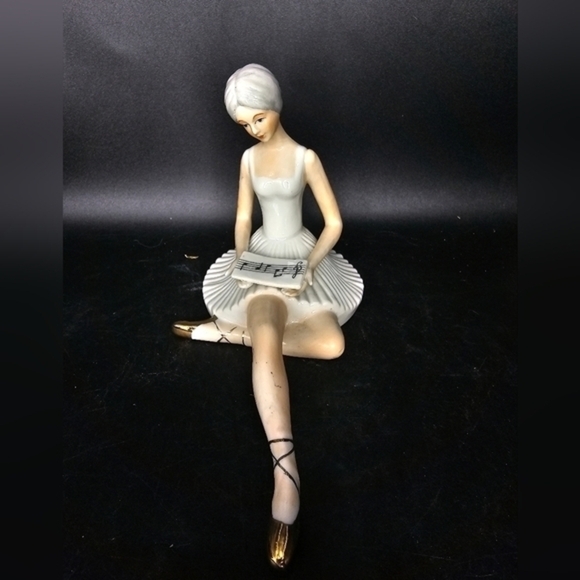 Vintage‎ porcelain resting ballerina reading musical notes - Picture 1 of 7